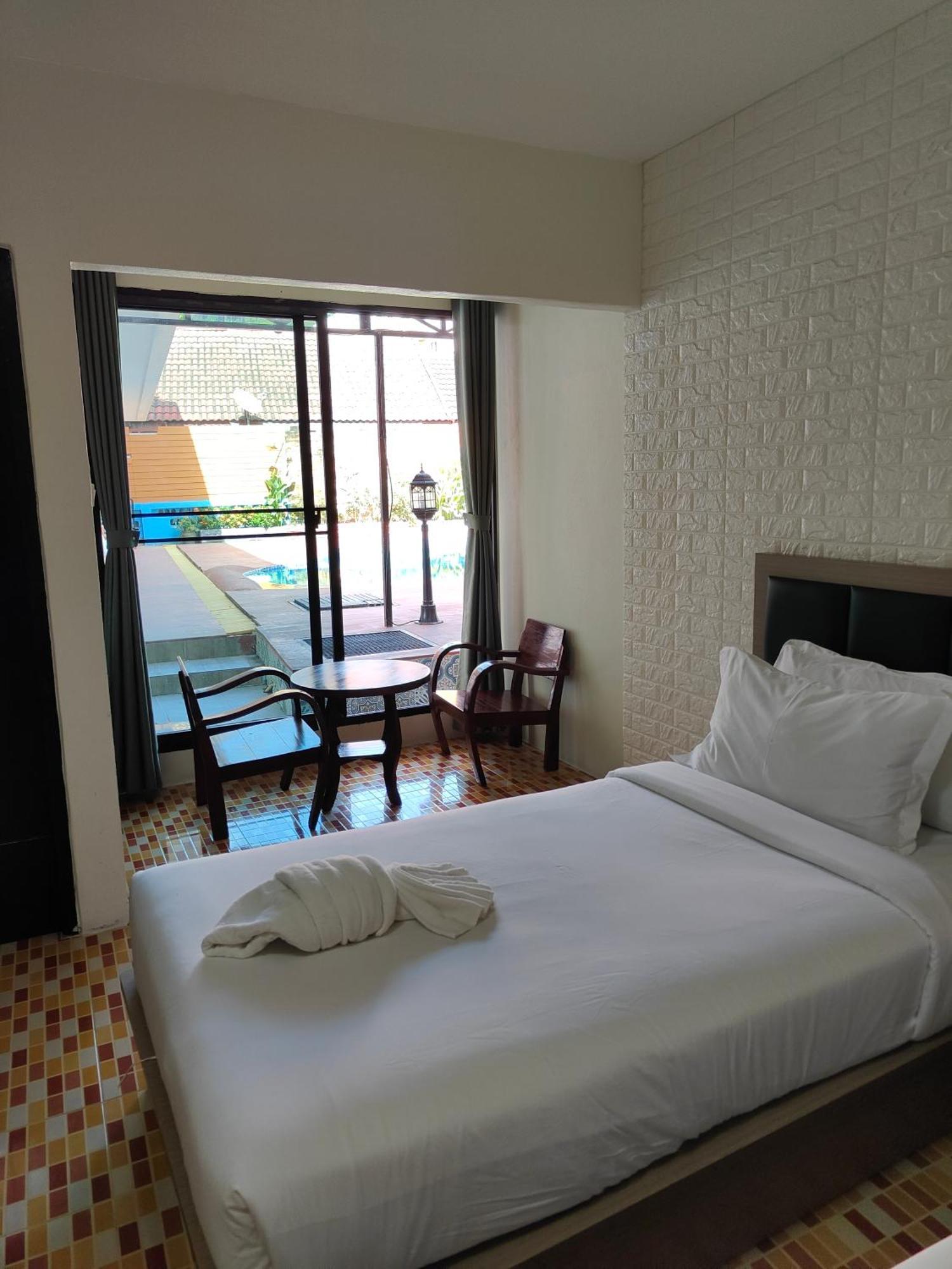 Patong Baankasemsuk Resort 般咔 深宿 מראה חיצוני תמונה