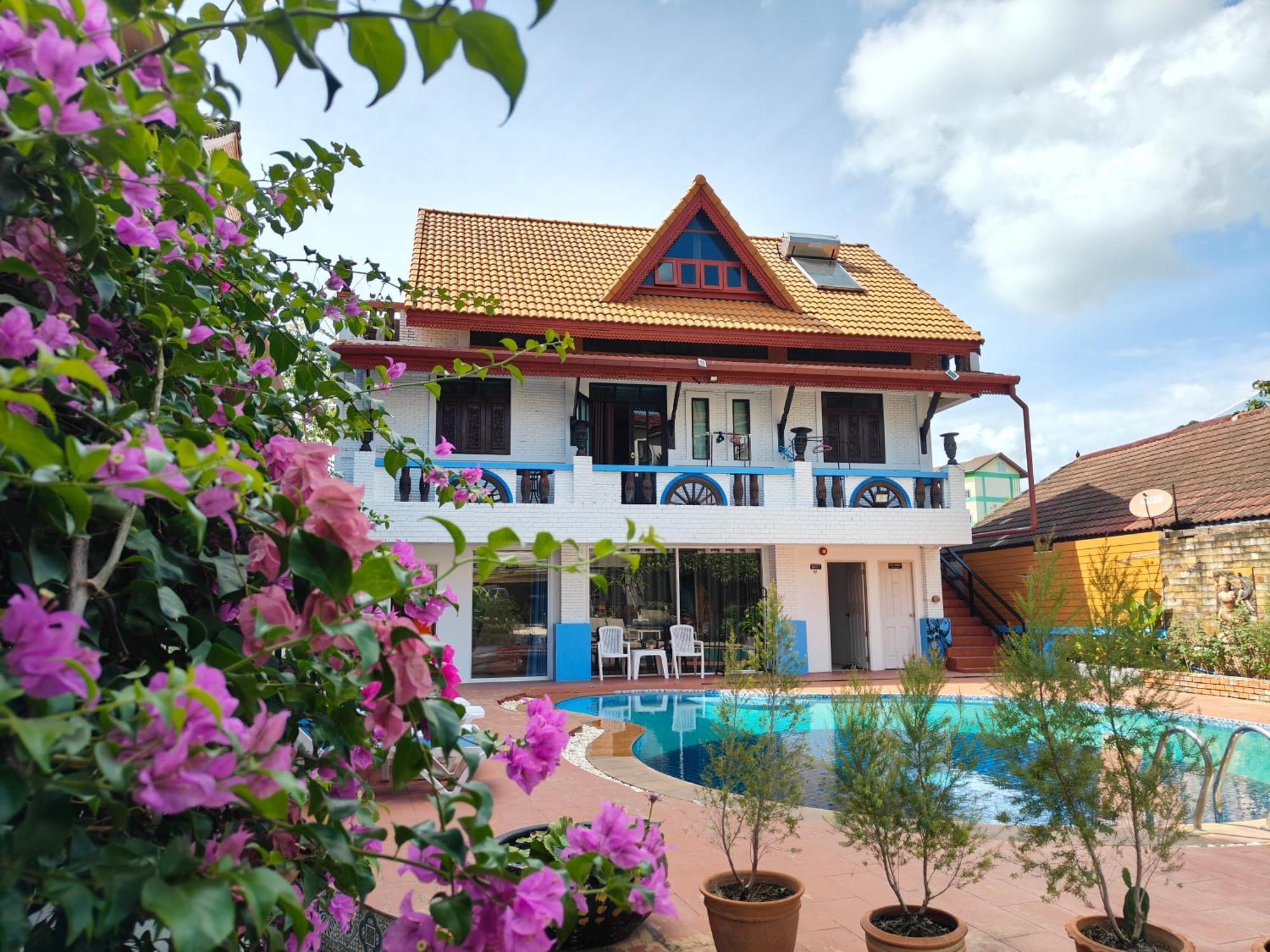 Patong Baankasemsuk Resort 般咔 深宿 מראה חיצוני תמונה