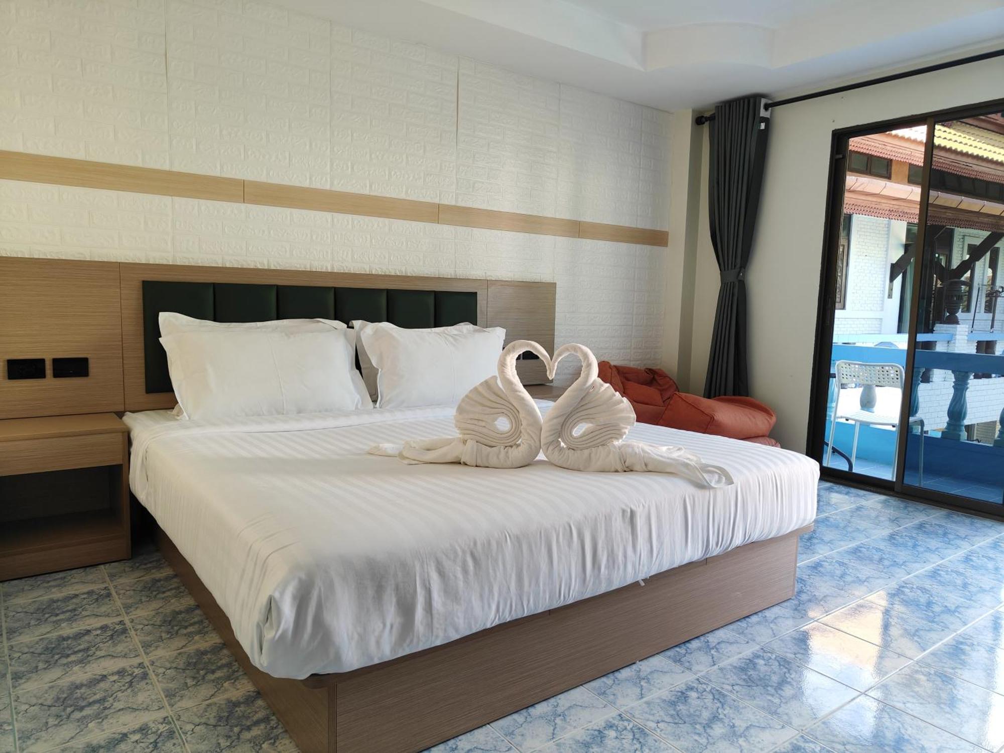 Patong Baankasemsuk Resort 般咔 深宿 מראה חיצוני תמונה